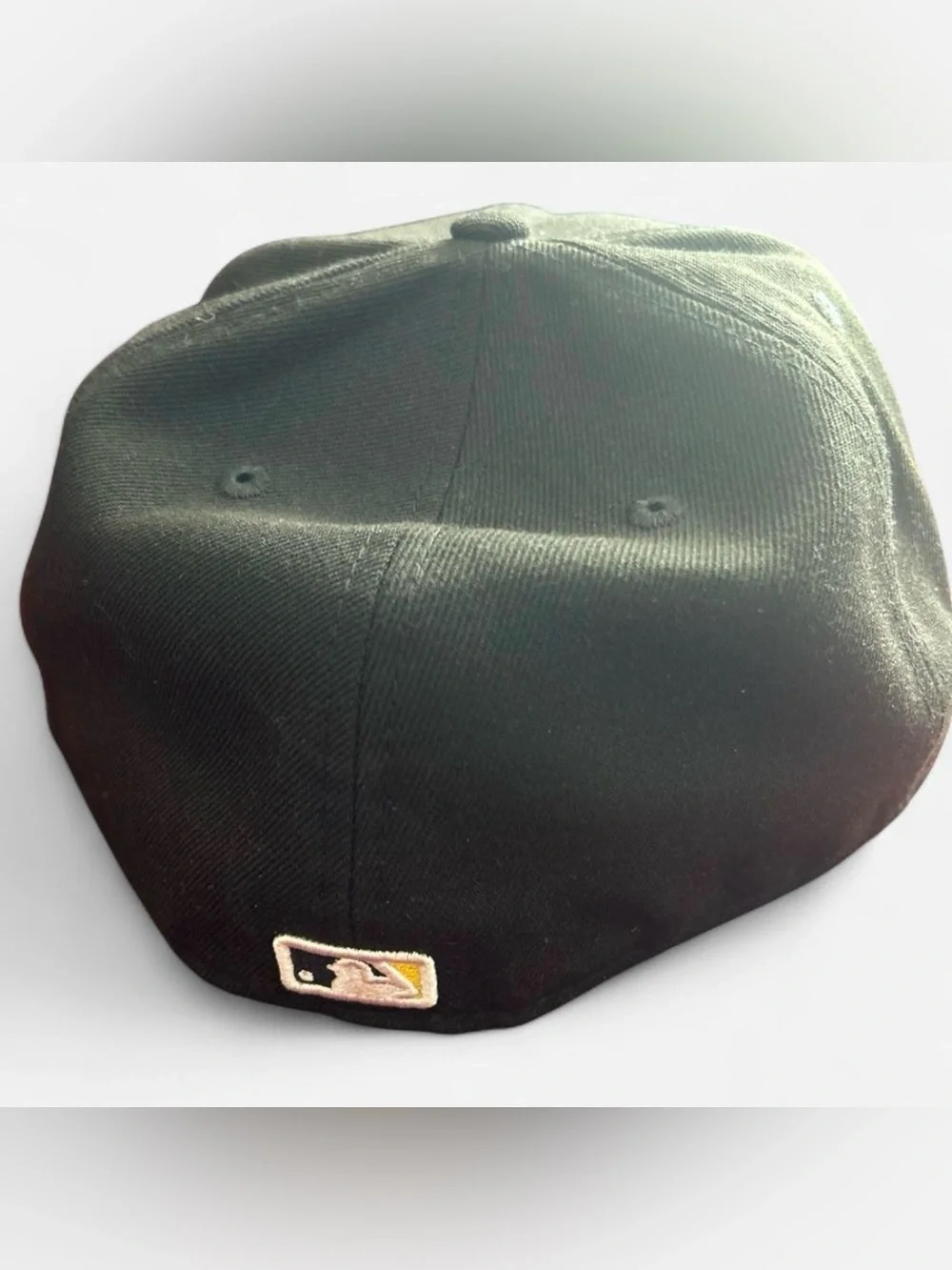 New Era Black Pittsburgh Pirates Hat with Yellow 'P' Logo 7 5/8